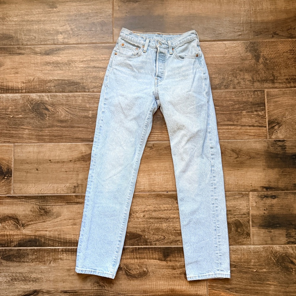 Levi's Women's 501 Original Fit High-Rise Straight Jeans, Light Wash, 24 x30